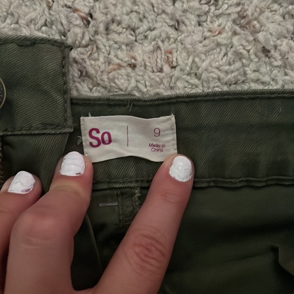 Green skirt - Picture 3 of 3